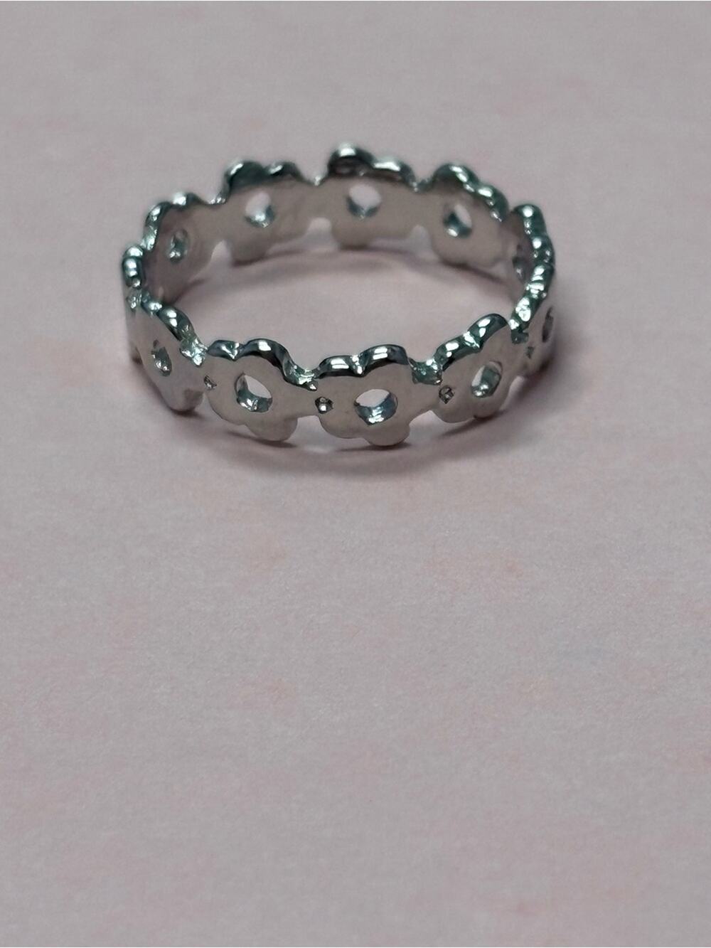 Silver Tone Daisy Eternity Ring – Size 7 / 17mm – NWOT 🌼✨